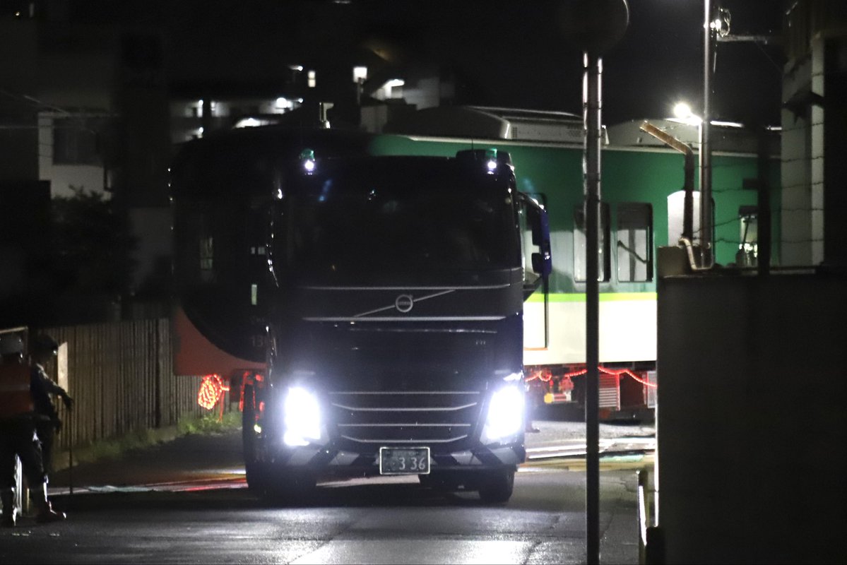 f1_jima's tweet photo. 2026.6.18未明

京阪13000系13018F川崎車両出場陸送
2日日は先頭車コンビの出場です❗️
寝屋川車両工場まで陸送搬入

落成車は6両。寝屋川では3000系中間改造車が確認されているとの事ですので7両化される可能性があります。

C#13068 （淀屋橋/中之島方) ▶︎ 日置運送

川崎車両北門〜神戸市内にて📸 https://t.co/THsijVR75Z