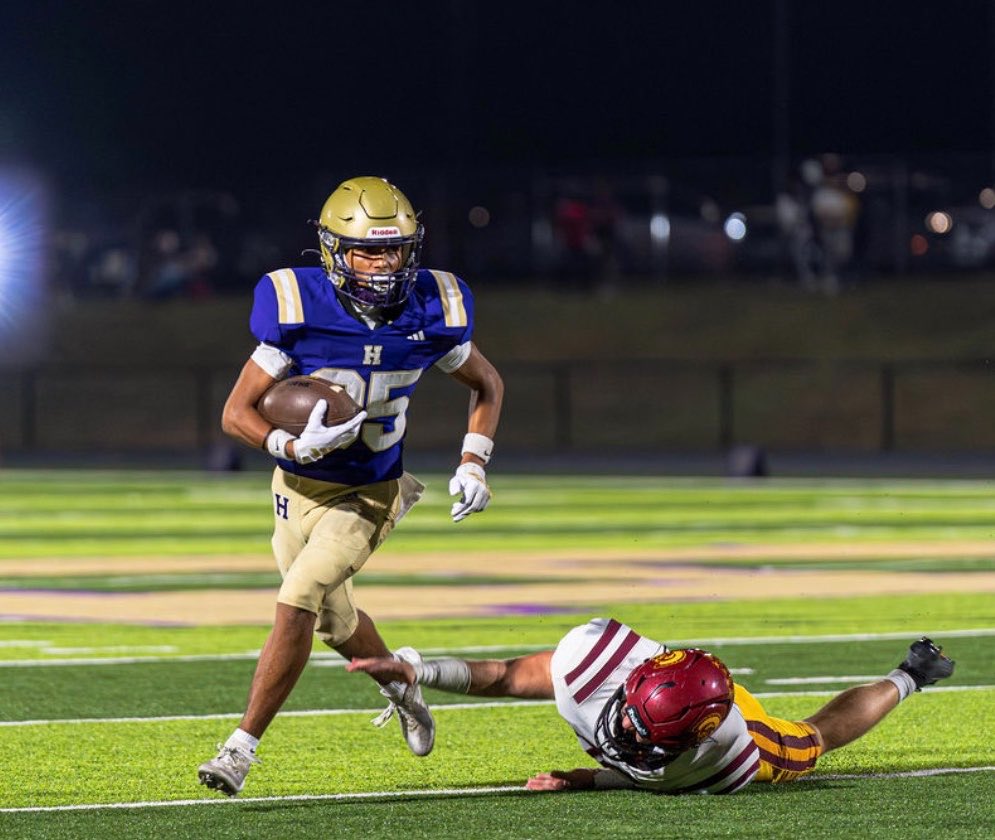 Zay_2fast's tweet photo. I will be at the @MT_FB camp this Friday!! Can’t wait to compete! @CoachDerekMason @CalvinLowry @CoachO_MTSU 

@FantNacarius @PurplesFootball @mr_ghsf @SOKYElite 
@drew_toennies @LippertScouting @PrepRedzoneKY @FFBallAllDay @clarasales247 @AlPopsFootball @RivalsHS https://t.co/BlxgnJn9wK
