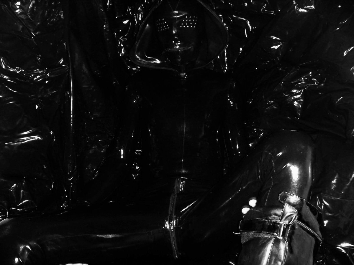latexhexs's tweet photo. One of the first ever latex pics I took. https://t.co/e0sAHrizNS