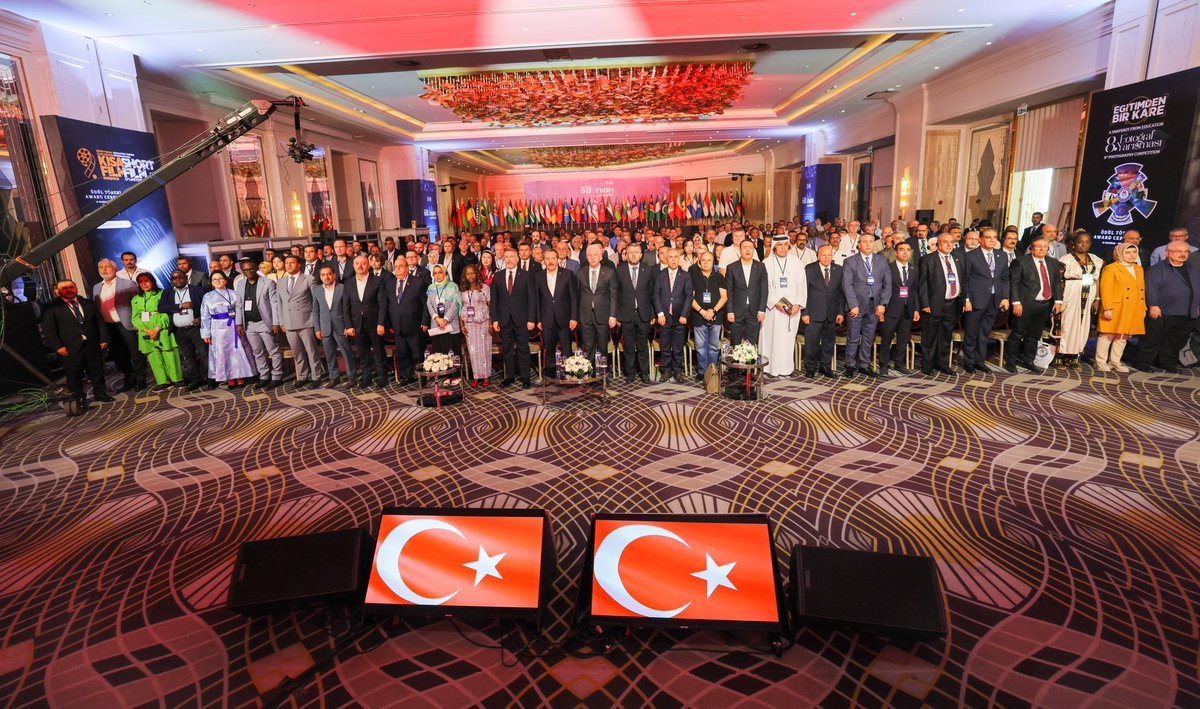 Ibrahimince08's tweet photo. İstanbul EdUnion Forum 2026

55 ülkeden 132 sendikacı lider ile küresel dayanışmanın yeni platformu İstanbul EdUnion Forum çatısı altında buluştuk.
#EğitimBirSen
#EdUnion https://t.co/8ypx9i2pTK