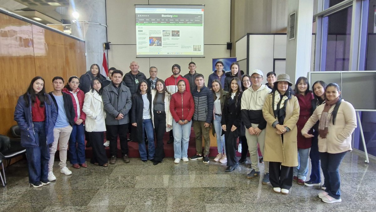 BCPCultural's tweet photo. Estudiantes de Contaduría Pública y Administración de la Universidad Nacional de Villarrica del Espíritu Santo, sede Caazapá, de San Juan Nepomuceno, formaron parte de la #VisitaGuiadaBCP, una experiencia que les permitió conocer las instalaciones y las funciones del BCP. https://t.co/aXZXeWFknD