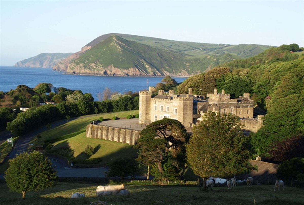 VisitDevon's tweet photo. 🎉 WIN a 2-night stay at Watermouth Castle in 2026! 🏰✨

Stay in a self-catering apartment within the castle grounds and enjoy UNLIMITED FREE entry to the family theme park throughout the stay.

 Click here to enter 👉  https://t.co/A76dnqQrOh https://t.co/4JmzM7IBP5