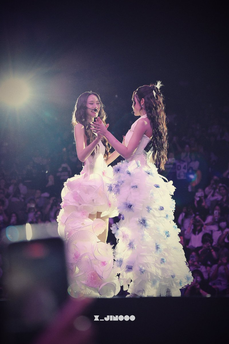 X_jinooo's tweet photo. No one should ever question the feelings between LMSY. They care about and love each other far more than we could ever imagine. The proof is everywhere.

#LMSYBeMyRomanceFanConPresentedbyหมึกกรุบ
#ลูกหมีซอนญ่า #LMSY https://t.co/nx2i0w3CUk