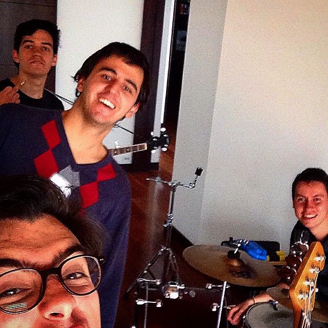salirconvida's tweet photo. Hace 10 años, cuatro chicos colombianos presentaron al mundo su primer álbum de estudio, sin imaginar todo lo que estaba por venir.

Feliz aniversario a “Sobre el amor y sus efectos secundarios”, el álbum que marcó el inicio del camino. Porque algunas canciones no envejecen, simplemente encuentran nuevas formas de acompañarnos. 🫰🏼