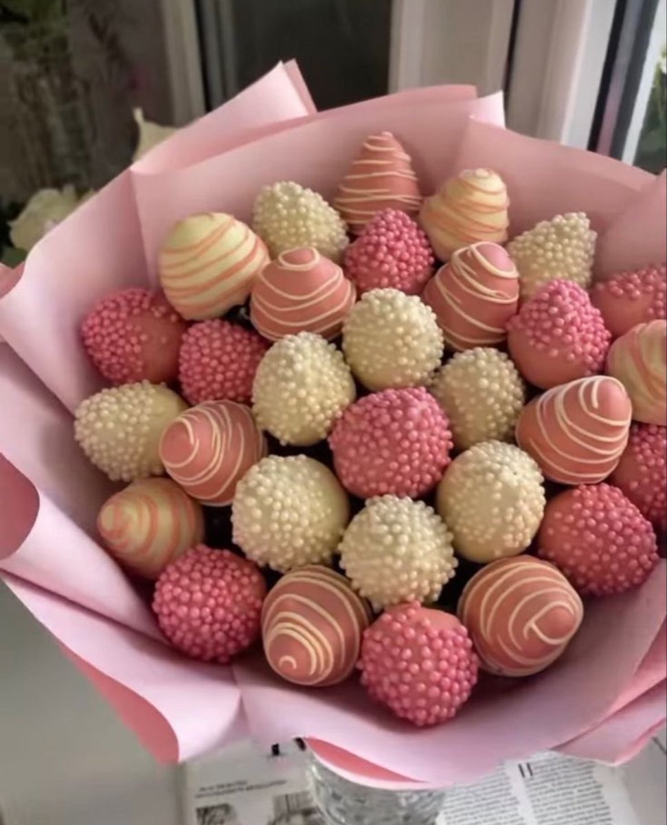 prtygal777's tweet photo. candy or chocolate covered strawberry bouquet https://t.co/bWHtBbTfGh