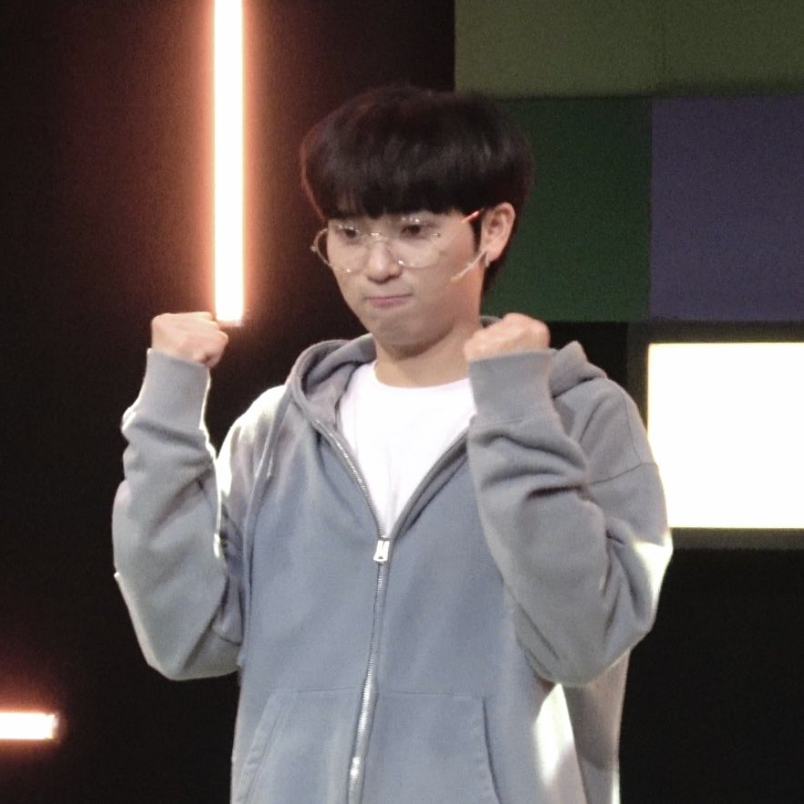 mong2o's tweet photo. @c_broccolili 어머 괜히 제가 막 아쉬워요 ㅠ.ㅠ 그래두 시험 잘 보실 거예요 응원할게요 빠이팅!!!! 시험 끝나고 달콤한 오즈세계가 기다리고 잇기를 . . . 👊 https://t.co/LhO8s0I15y