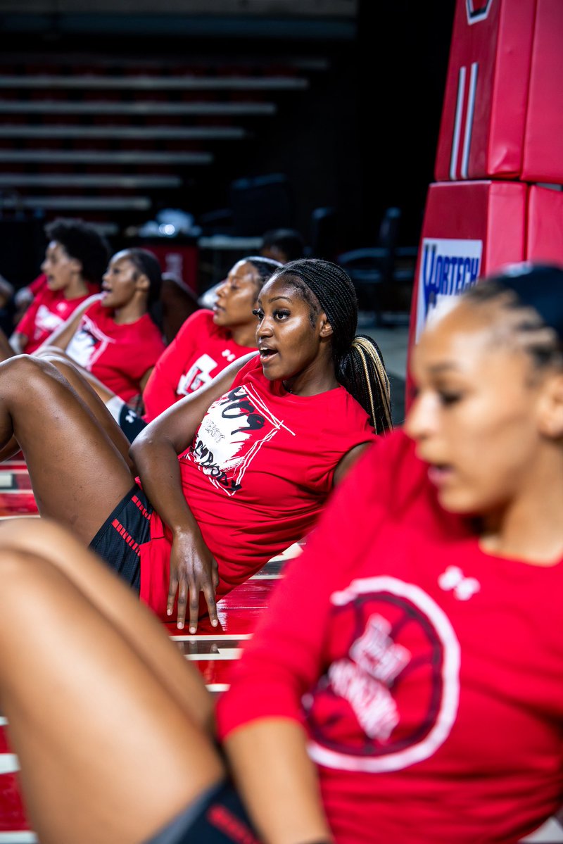 LamarWBB's tweet photo. Mid-week work🔥💪🏼
#ThePowerOfOne | #PeckEmCards https://t.co/dPpzVz2ih4