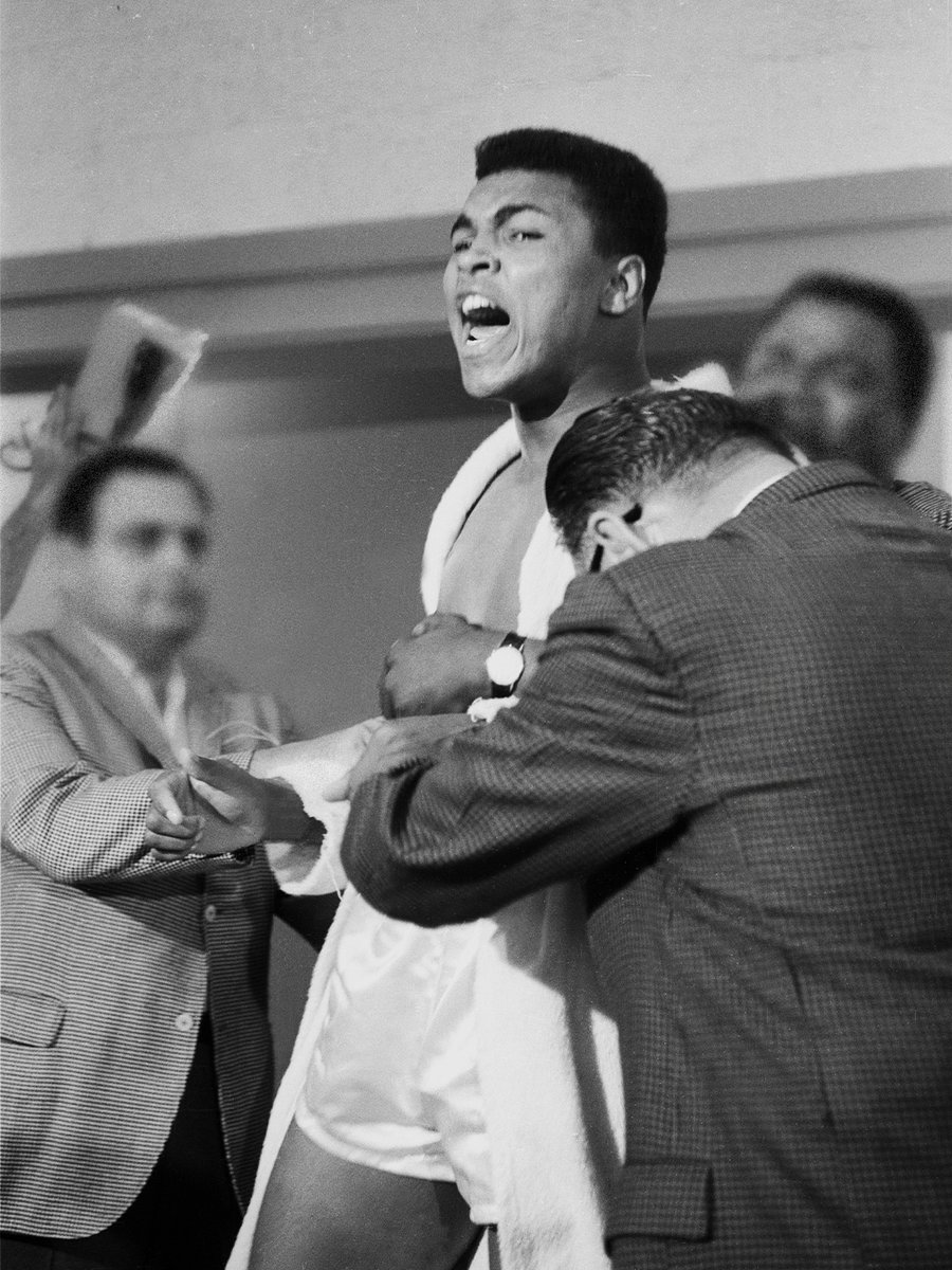 MuhammadAli's tweet photo. Between 1954 and 1960, Muhammad Ali made history as an amateur boxer, winning six Kentucky Golden Gloves championships, two National AAU titles, and a gold medal at the 1960 Olympics. 

#MuhammadAli #Icon #AmateurBoxing #GoldenGloves #OlympicChampion #BoxingHistory #Champion https://t.co/ffHcFLkZjZ
