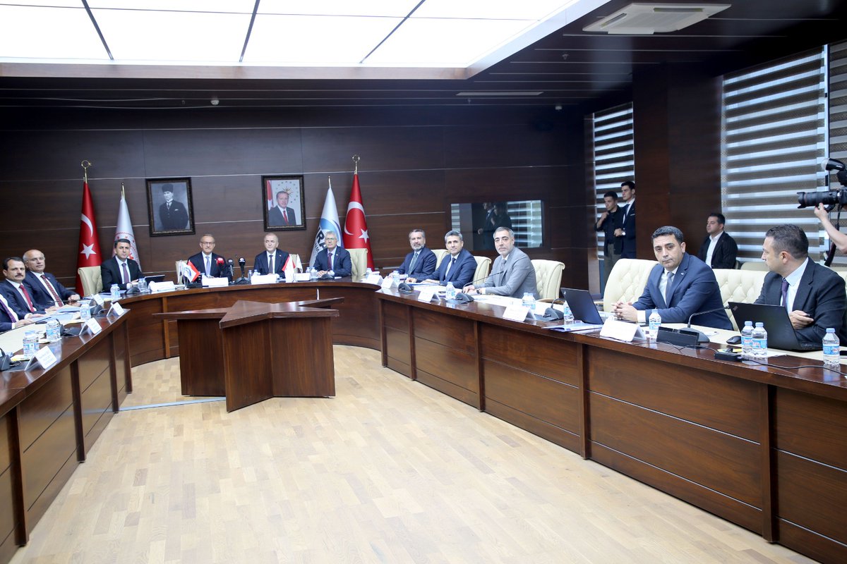 firatkalkinma's tweet photo. Ajansımız Haziran Ayı Yönetim Kurulu Toplantısı Malatya Valisi Seddar Yavuz başkanlığında yönetim kurulu üyelerinin katılımıyla Elazığ'da gerçekleştirildi. 

@TCSanayi 
@KalkinmaAjansGM https://t.co/Wn1YsdR1eN
