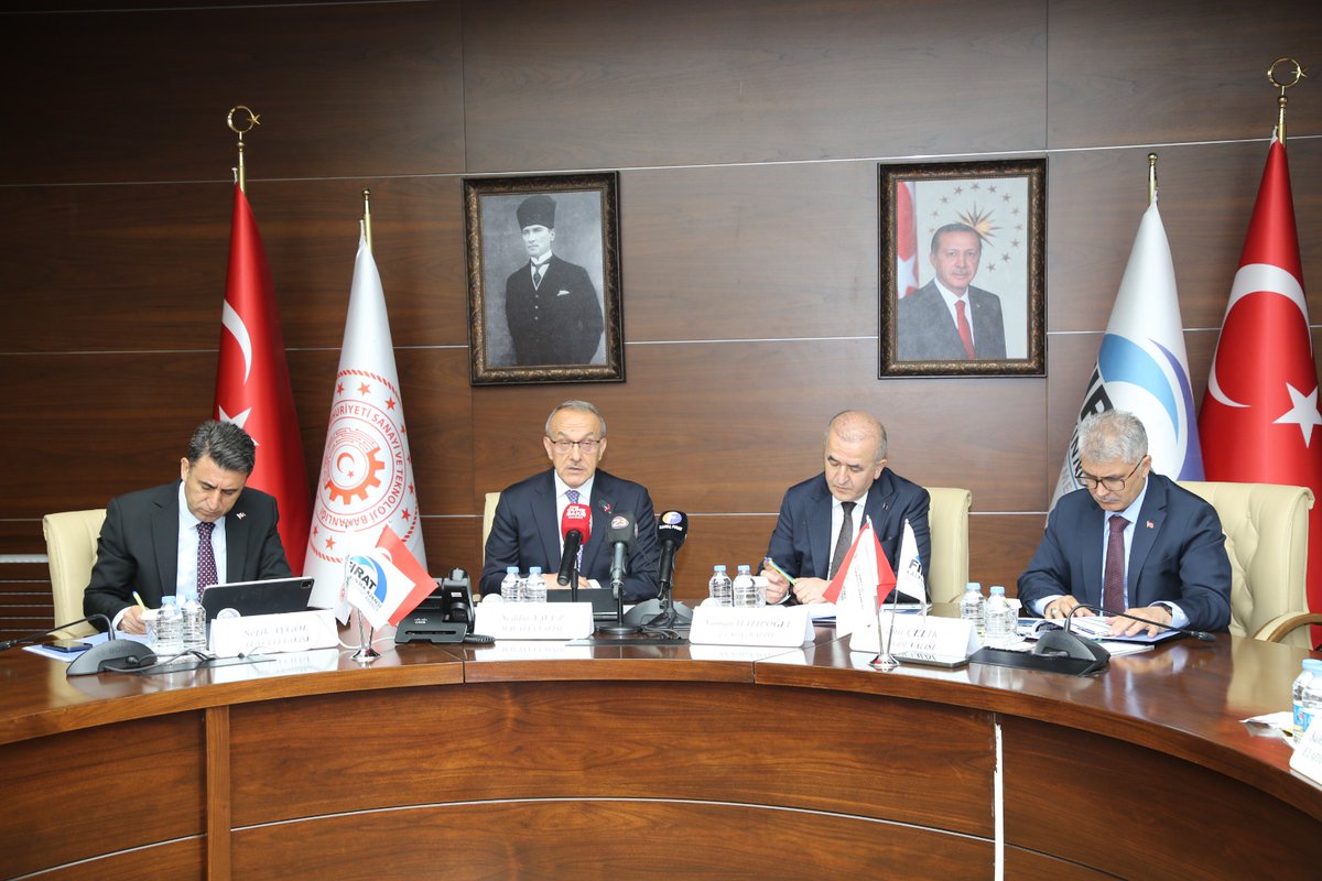 firatkalkinma's tweet photo. Ajansımız Haziran Ayı Yönetim Kurulu Toplantısı Malatya Valisi Seddar Yavuz başkanlığında yönetim kurulu üyelerinin katılımıyla Elazığ'da gerçekleştirildi. 

@TCSanayi 
@KalkinmaAjansGM https://t.co/Wn1YsdR1eN