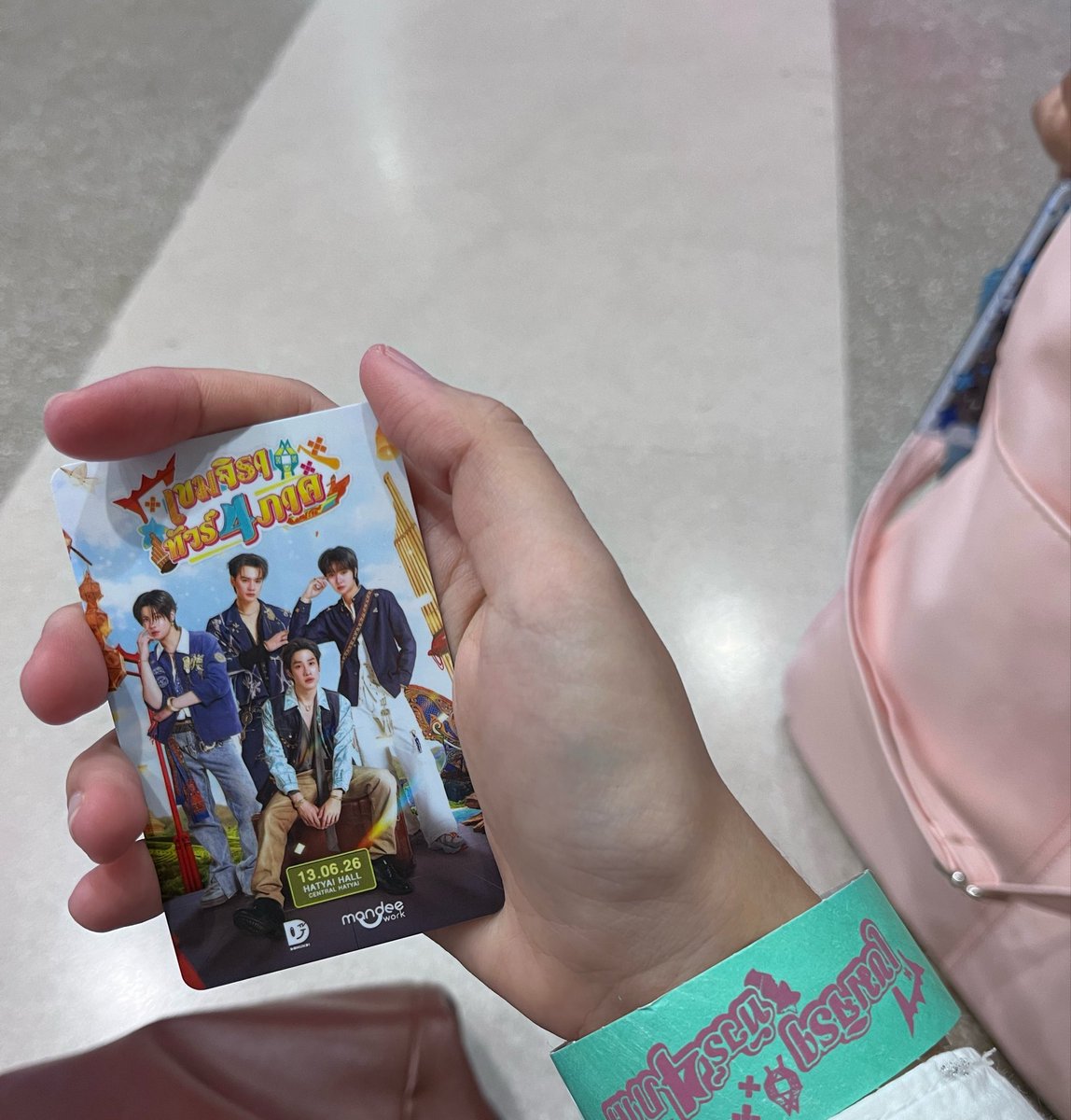 Rxsnxdx's tweet photo. คอนเสิร์ต 4 ภาคเลย จริงๆจะเทไม่ไปแล้วเพราะไม่ถูกใจผัง แต่เขามาญทั้งทีเลยน่ะ ยังไงก็มีโอกาสได้ไปกว่ากรุงเทพแน่นอนเพราะค่าใช้จ่ายไม่เยอะมาก เลยตัดสินใจหาบัตรสามวันก่อนจัดคอน คิดถูกมากที่ไป ว่าแล้วก็คิดถึงอ่ะ อยากเจออีก 🥹🥹 https://t.co/XiFyOlCqvO