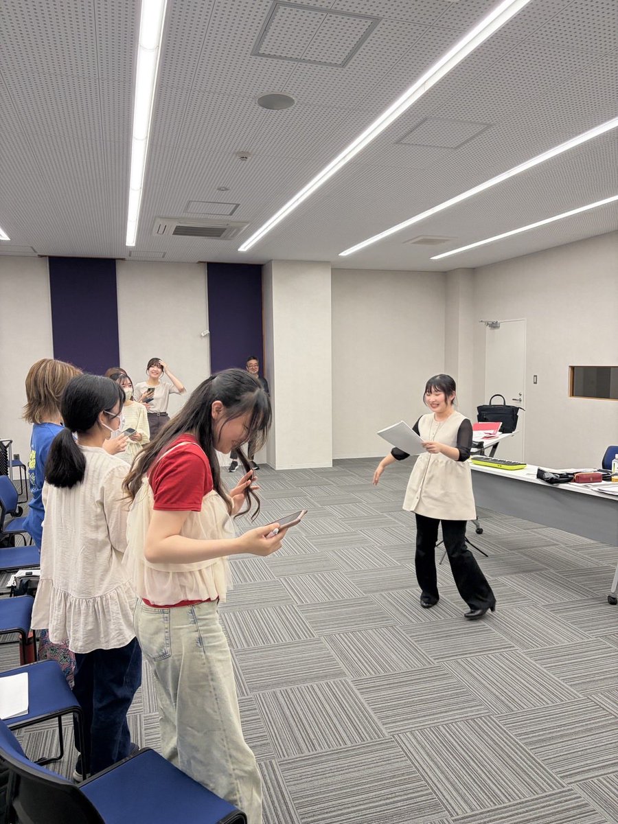 ntone0321's tweet photo. こんばんは⭐️n-toneです。

昨日は、見学者の方が二人いらっしゃいました‼︎
そして、新しいメンバーが一人加わりました♡とても嬉しいです😊

今回も前回に引き続き、クリスマスの曲を中心に練習しました！クリスマスらしい、ワクワクするようなサウンドが鳴っていました🎄

#エヌトーン　#女声合唱 https://t.co/jdDMY3bvrq