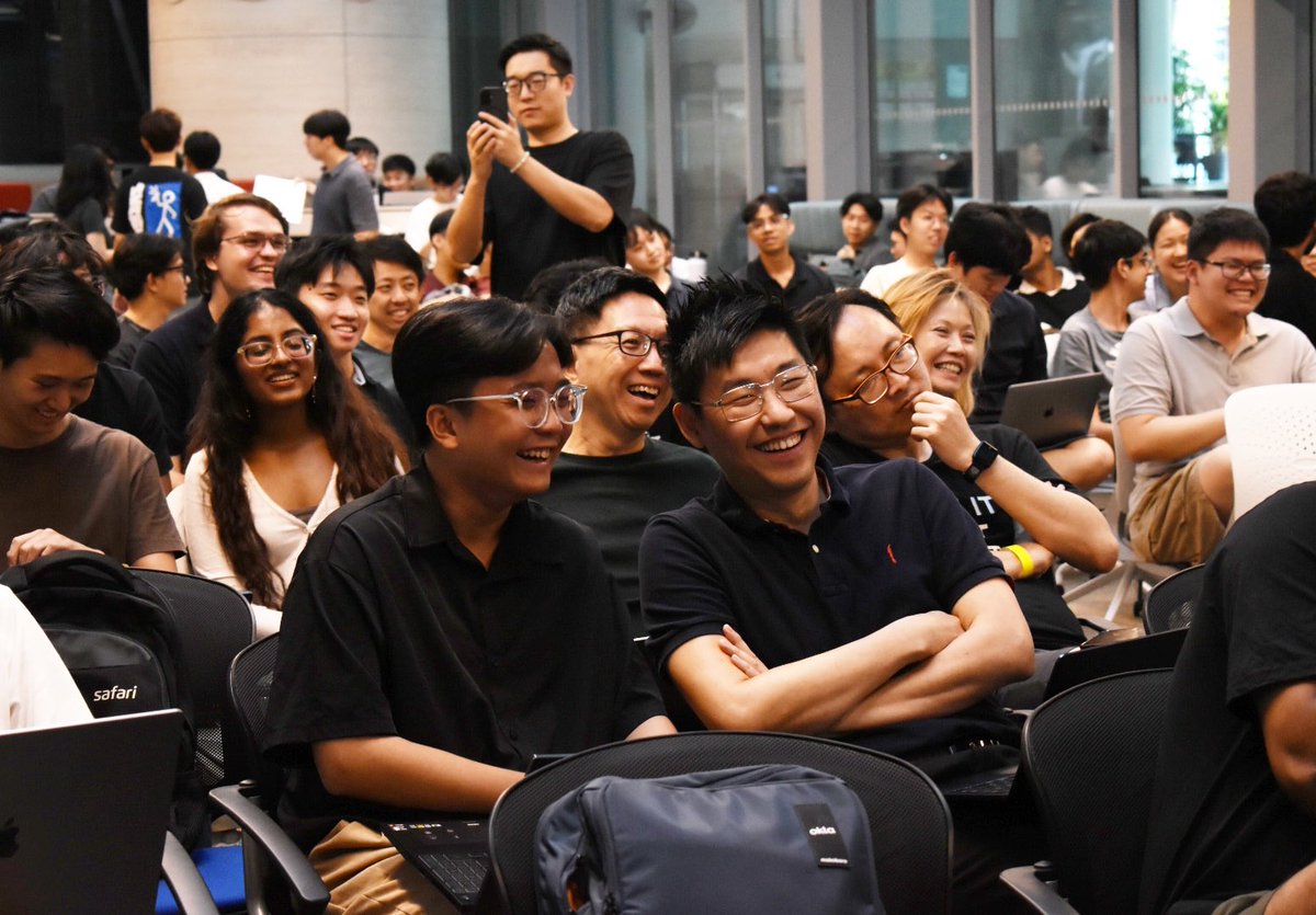 nosana_ai's tweet photo. 200+ people showed up in Singapore last Saturday to build AI agents in a day, organized by our partner @theaibuilders  🫡

By 4:30pm most teams had real agents running on live data, with several powered by Nosana’s GPUs 👏 

Congrats to all the winners and everyone who showed up to build!