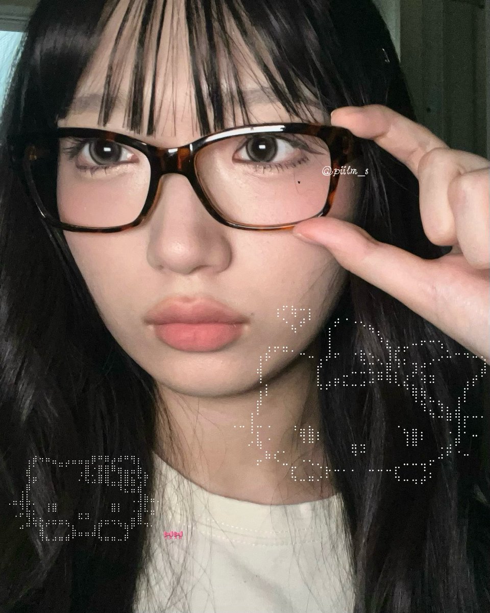 piilm_s's tweet photo. レイちゃん風メイク ﾐ・◦・ﾐ🎀

母の老眼鏡を見てレイちゃんが思い浮かんだので、勝手にレンズを外して伊達メガネにしました✌🏻(後で戻しました)

基本ノマカメ+肌加工のみだけどこれは完全無加工です📷´- https://t.co/hcTgtjDBq6