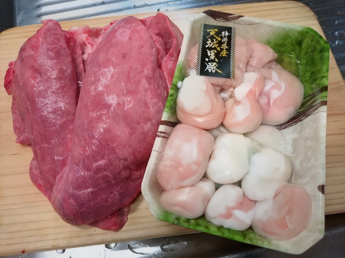 dartssaito's tweet photo. 【仕事終わりの本気もつ煮、完成。】⁡
⁡今日の主役は静岡県産「天城黒豚」のフワ（肺）と大腸。
仕事終わってから、家でじっくり向き合いました。
天城黒豚のポテンシャル、やっぱり半端ない。⁡
⁡#天城黒豚 ⁡
⁡#もつ煮 ⁡
⁡#味噌もつ煮 ⁡
⁡#フワ ⁡
⁡#豚もつ https://t.co/iWkK4MYdEH