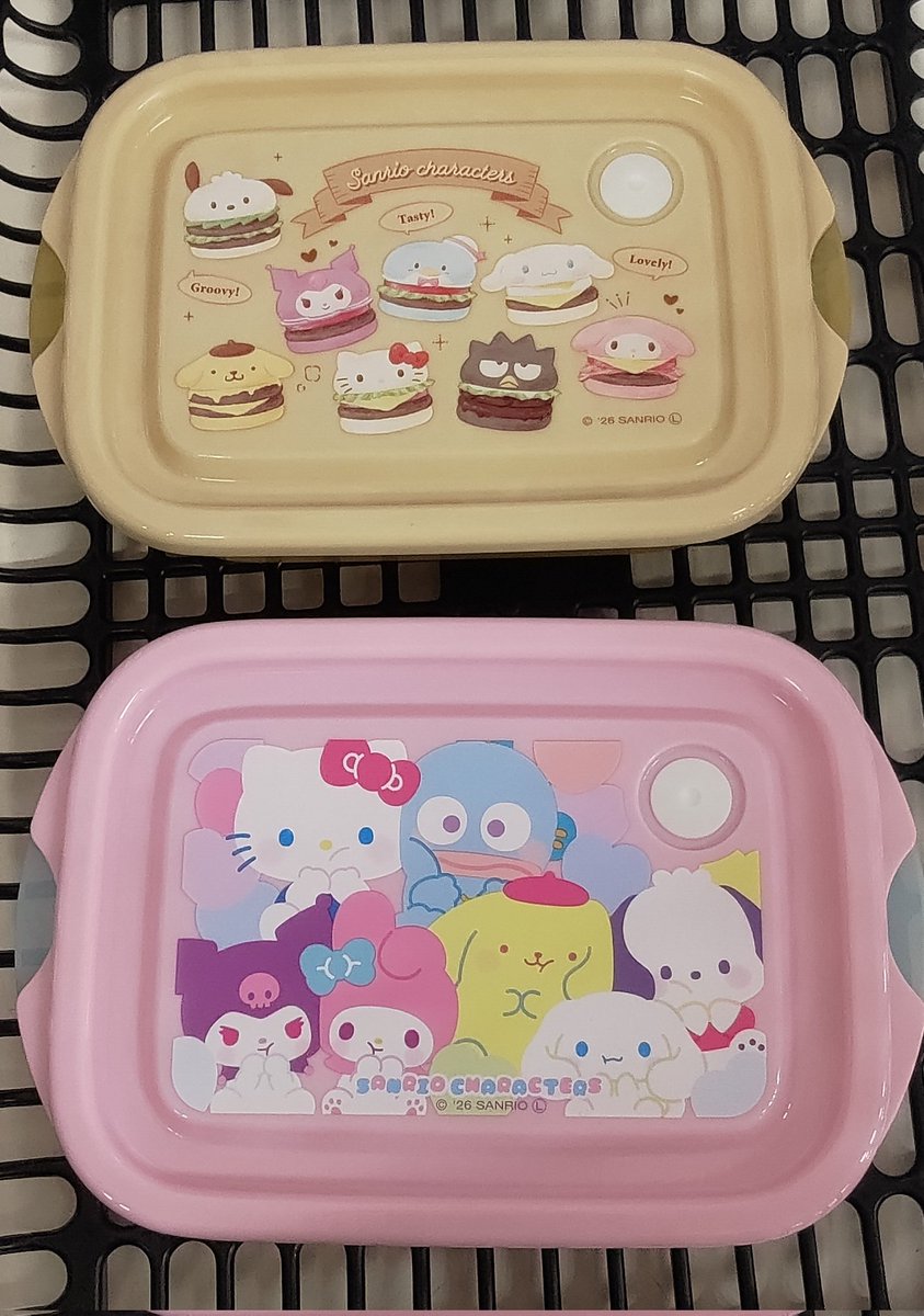 Lin_snro's tweet photo. ドンキでかわちいタッパー売ってた！
タッパーなんてなんぼあっても困りませんからね、そりゃ買うよね。 https://t.co/RPMKxrL0u0