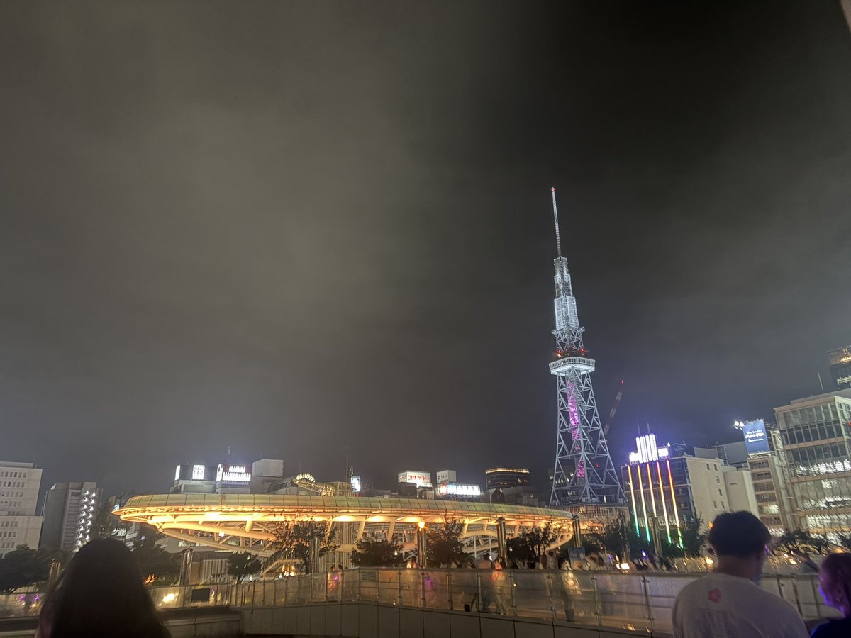 chiiris0066's tweet photo. 今日はカナやんのライブ最高だった🥲💓
電池の量がかなり減って写真撮れなかった笑😅
栄の夜景最高だった♡♡
カナやんも最高❤︎
最後の番号は141で当たらなかった笑🤣
今日は感動したし、笑ったし
最高な日だった♡♡
今帰宅中～✨️ https://t.co/QOrXR6mZjN