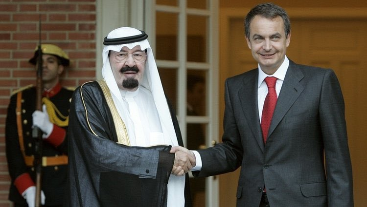 mrspain71's tweet photo. La fotografía que nunca quiso ver el PP y que desmonta el tema de la joyas de Zapatero.

2007 justifica y prescribe. https://t.co/fBBTrylwGR