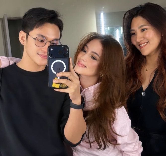 kryzrei_'s tweet photo. HELLO SOBRANG GANDA NI KRYSTAL OGMFHESU UGANG UGA AKO DITO 

#KrystalMejes https://t.co/WvX4n1LdSA