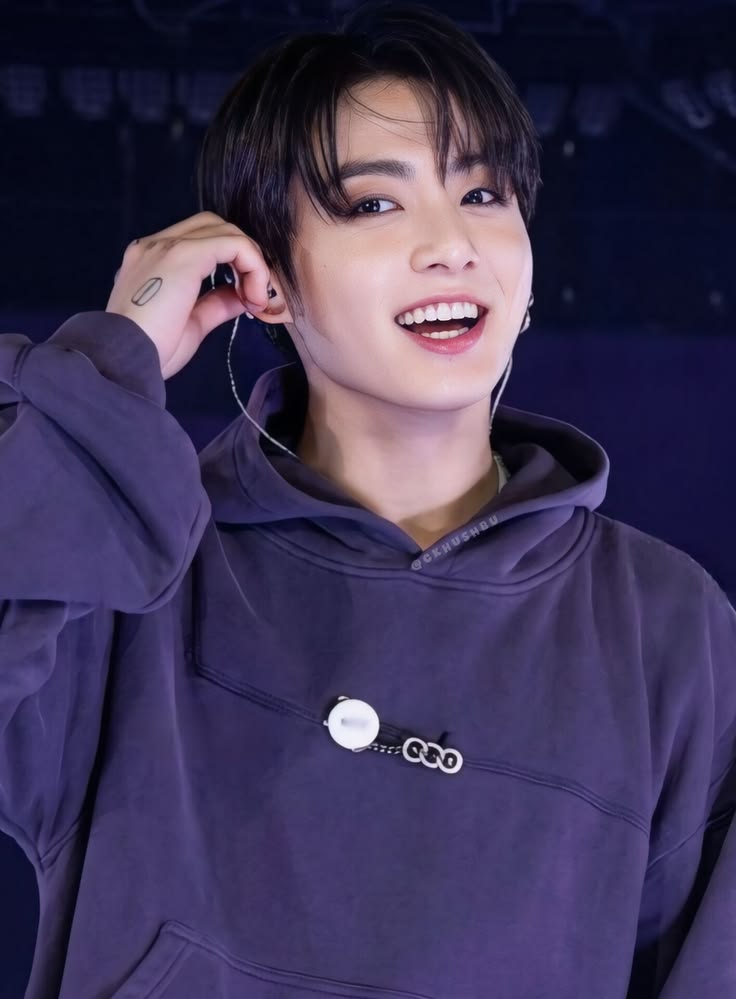 btsneews's tweet photo. Que perfección de hombre 🥹 https://t.co/TvI3C0SP5n