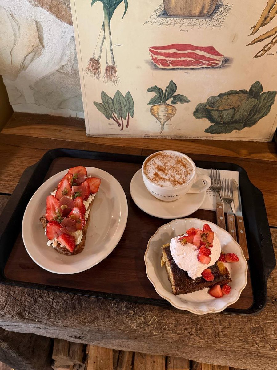 Natalyoliv2012's tweet photo. A touch of strawberry, a touch of cream, and a moment of leisure. https://t.co/erR1jslI07