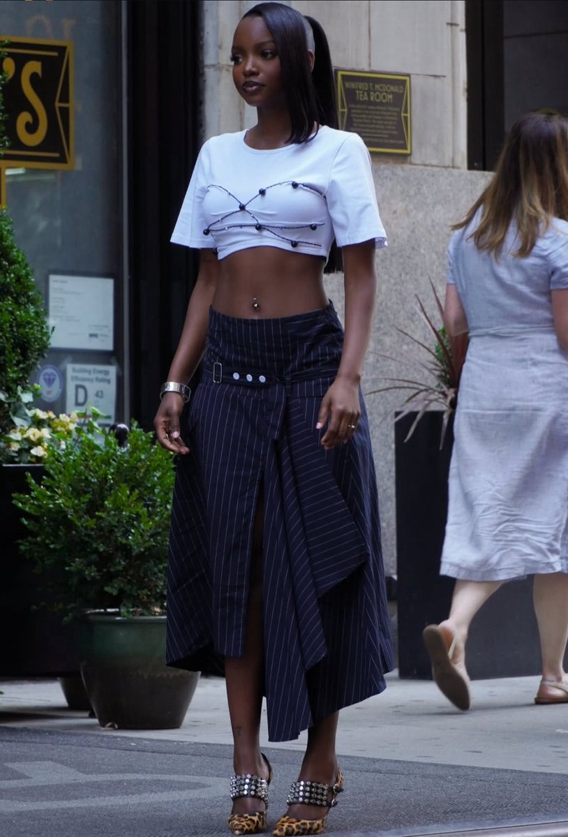 chelleybase's tweet photo. Chelley Bissainthe stuns in some new photos, looking gorgeous as always.

📸 | https://t.co/IateGchiJw on IG https://t.co/BCnxPjj2A4