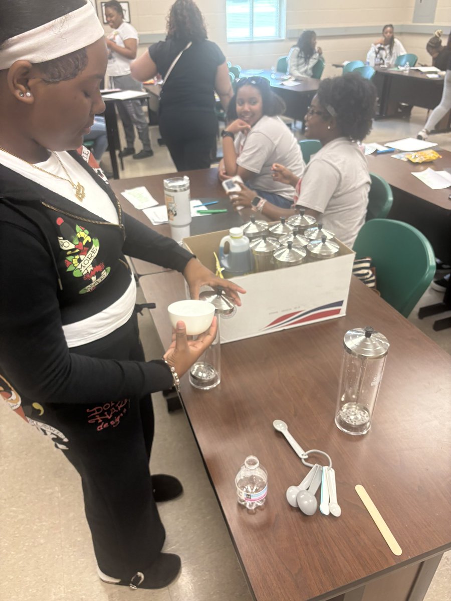 LTHSCrusaders's tweet photo. 💇🏾‍♀️ Thank you, Mrs. Anderson, for leading our Hair Braiding Certification Class! Our first group did an amazing job, and today our second group begins their journey. 📸 Check out the photos! #TechLife #BraidingCertification #JMCSSScholars #CareerReady https://t.co/o3r2jjvQX7