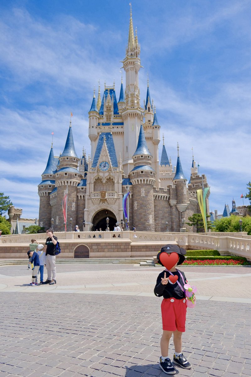usa_mata69's tweet photo. 息子に、誕生日何がいい？って聞いたら、ミニーちゃんに会いたいなーって言うので今日行って来ました♪
ミニーちゃんは2回、フリグリでマックスとイーヨーとマリーちゃんとクリケットとペンギンとも撮れて、スプラッシュとホンテもデビューした！
息子も楽しんでくれたけど、私的にも推し活すぎた😂笑 https://t.co/OJSRU1BJQA