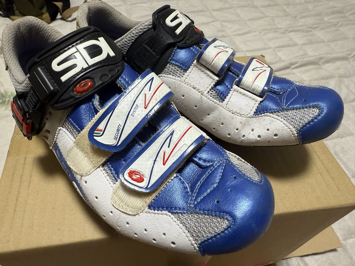 scinoppiy's tweet photo. 新しいシューズめっちゃカッコいい

#SIDI #GENIUS5FIT #LOOK566 #ロードバイク https://t.co/2tPgllVUKl