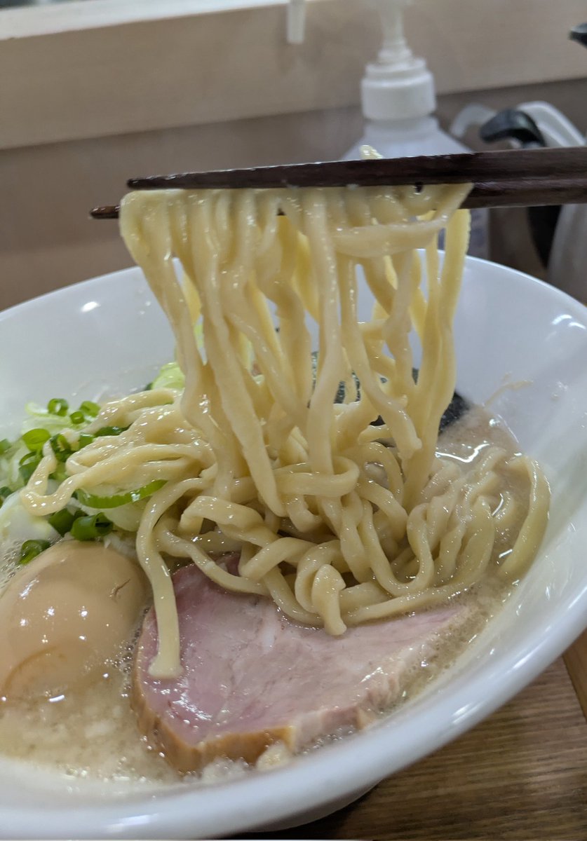 yukot1031's tweet photo. 煮干しつけ麺宮元 西蒲田
平良君限定🍖プレミアム塩豚骨
コンビーフ丼
まさにプレミアムなスープ✨👍
見た目と裏腹こってりずっしり腹パン
🍚ものも合うしメンマも良かった⭕️ https://t.co/s1ULv3szBk