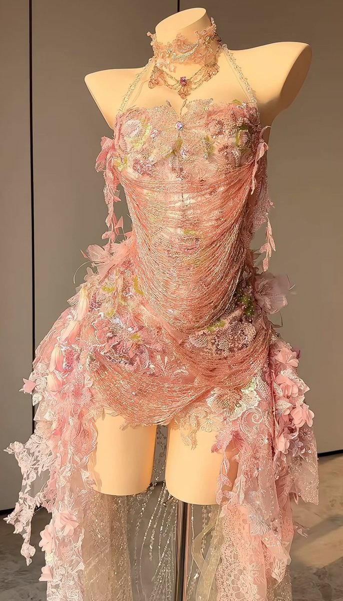 fairiehaze's tweet photo. who could pull this off? https://t.co/u9Wt7zEeH3