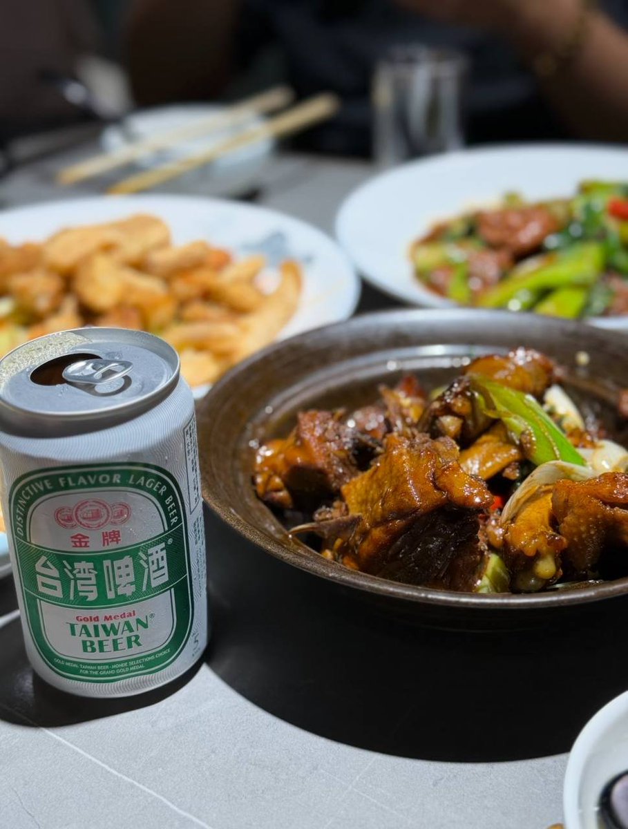 Kalefceqwer's tweet photo. ご飯食べながらビールを飲むのって最��〜！✨
お腹も心も満たされて、幸せいっぱいだよ〜😊💕 https://t.co/TCcuhnJlPr