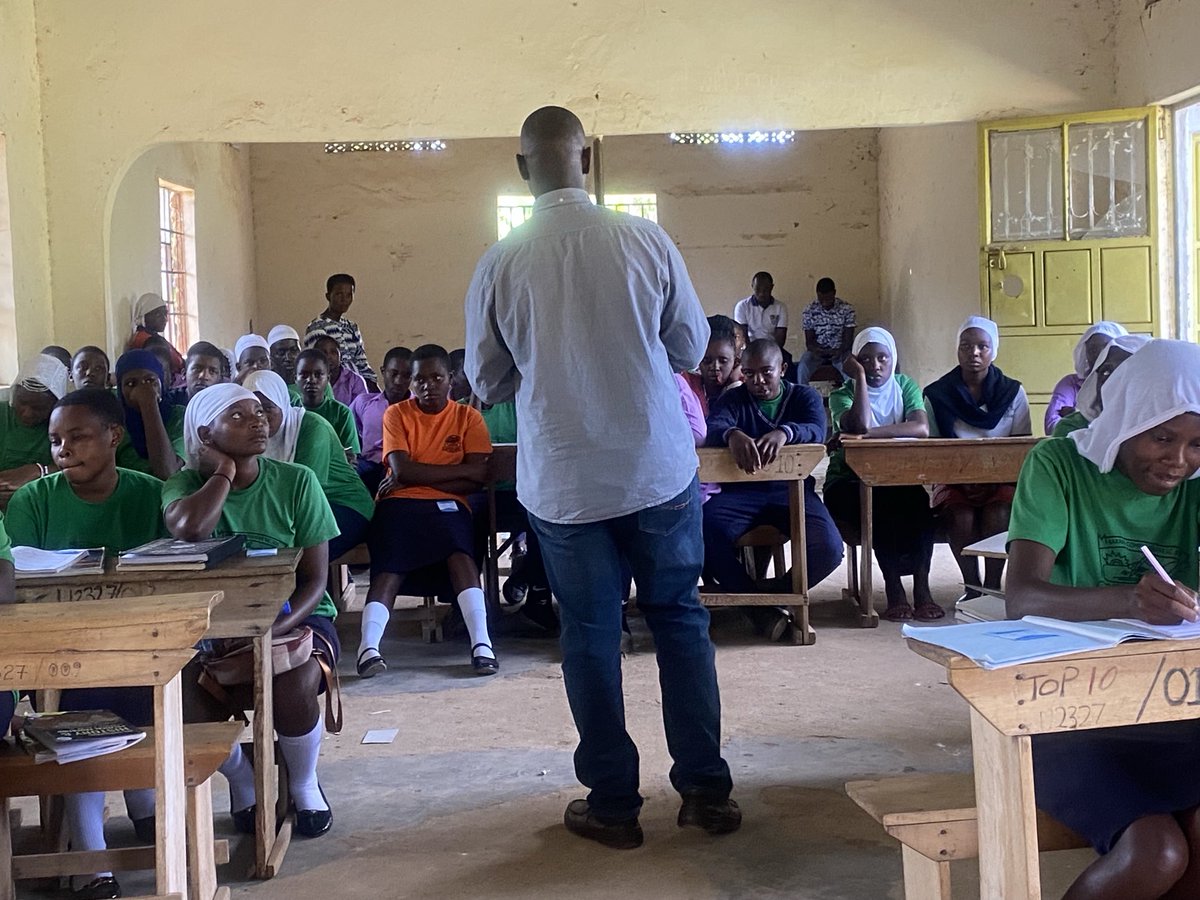 fredkt2022's tweet photo. We have sensitizing students about what being adolescents go through concerning their reproductive health @sachmbarara@edwardelisha@namaggamariam https://t.co/h3VMDMScrK
