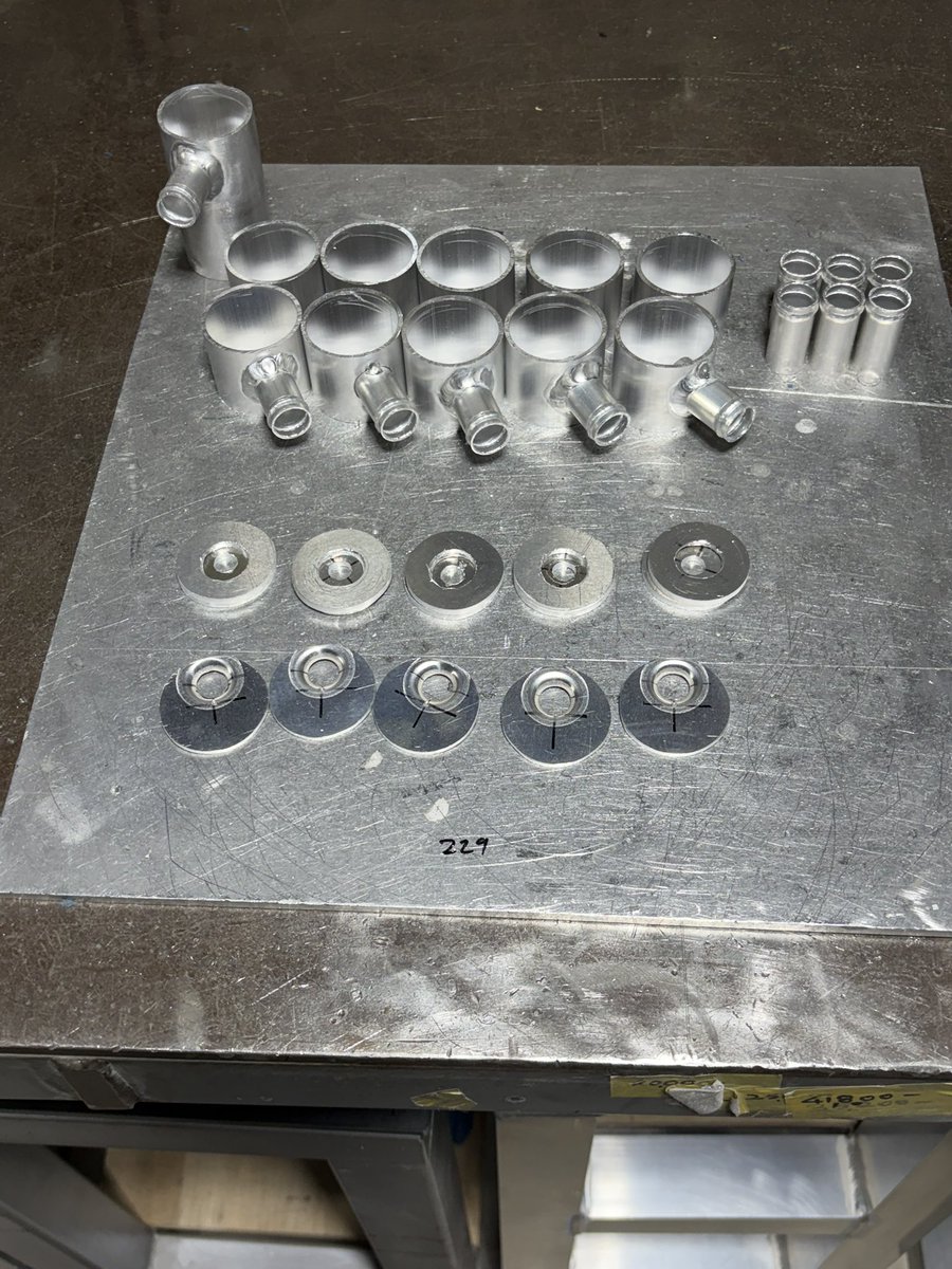 DJhiroMAEDA's tweet photo. 本日は注文のあったSR20用
ブローバイセパレータータンクの製作です
材料加工が完了しましたので
明後日溶接です‼️ https://t.co/x7cyj649i7