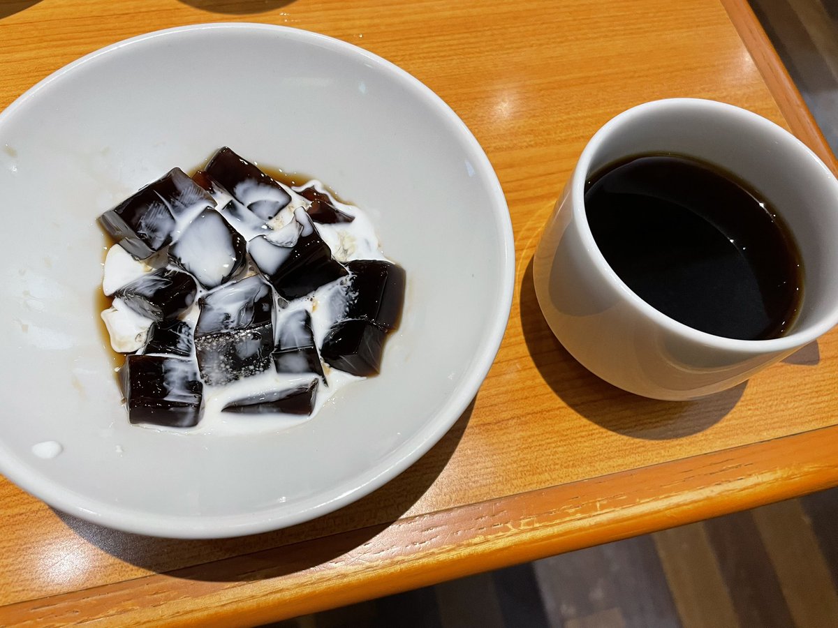MIYABI1188's tweet photo. 長男の誕生日イヴで、家族で焼肉に行きました。調べてみたら半年ぶりでした。美味しかったー、お腹ぱんぱんです。
最後の〆はコーヒーを飲みながら、コーヒーゼリー食べました（笑） https://t.co/xbfRZqc2mX