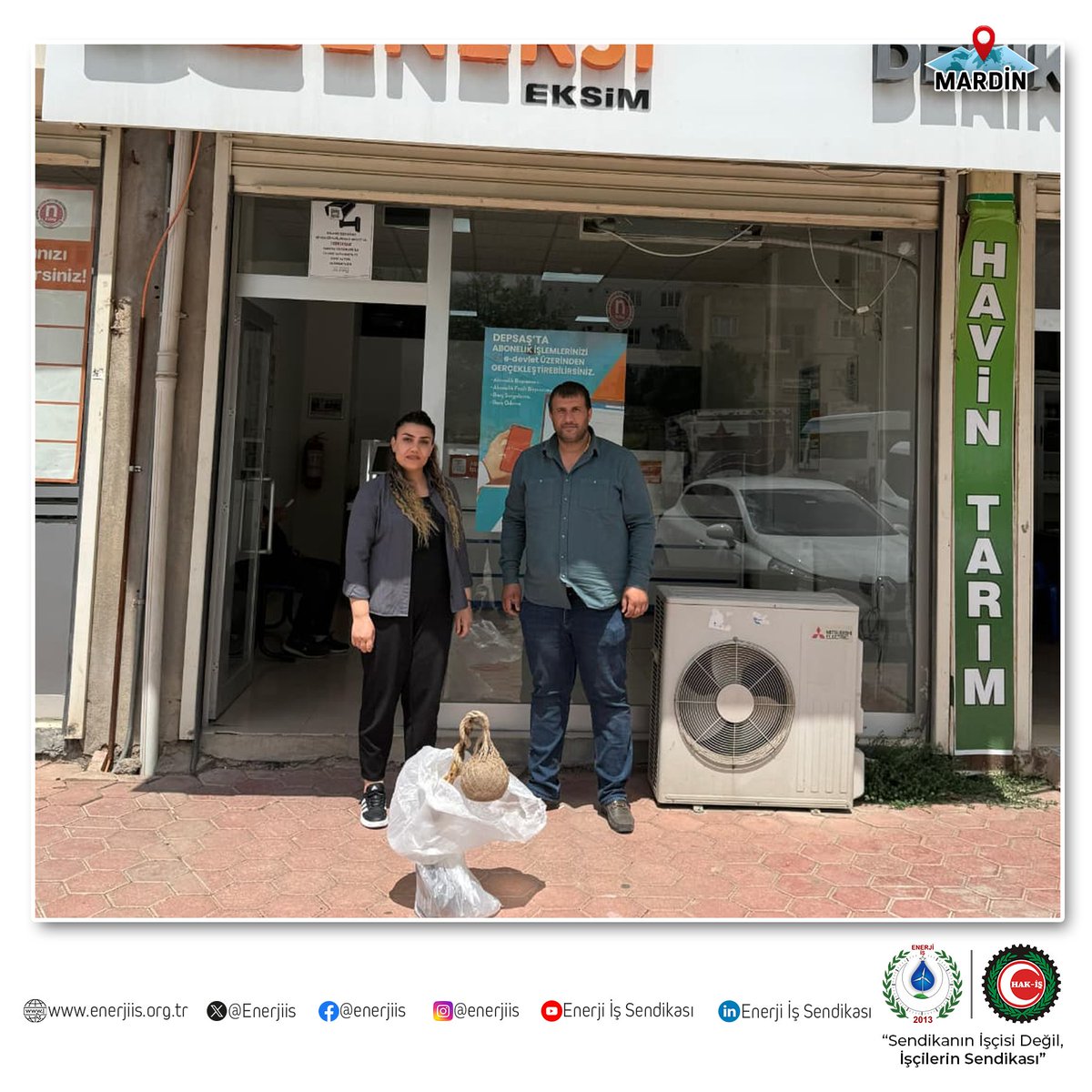 Enerjiis's tweet photo. Genel Başkan Yardımcımız Sn. Av. M. Ömer Faruk ARIKAN ve teşkilatımız tarafından Mardin Derik’te görev yapan Dağıtım ve DEPSAŞ ekiplerindeki üyelerimiz ziyaret edilmiştir. Çalışma hayatına ilişkin güncel konular ele alınırken, sendikal faaliyetler hakkında bilgilendirmelerde bulunulmuştur.

İlgileri ve katkıları için değerli üyelerimize teşekkür eder, çalışmalarında başarılar ve kolaylıklar dileriz.

@DicleElektrikAS 

#enerjiişsendikası #sendikanınişçisideğil #işçilerinsendikası #sendikalçalışma #dedaş