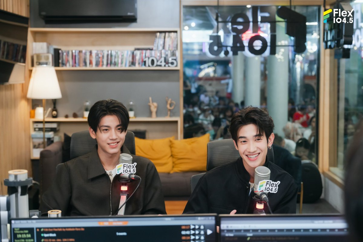 Flex_Connect's tweet photo. 📌ดูรายการ Flex Talk ย้อนหลังได้ทาง YouTube : FlexConnect
https://t.co/dFw0nuWDJm

@almondsleepp @___progresss___ @WhenOrangesFall @GMMTV 
.
#Flex1045xWhenOrangesFall
#WhenOrangesFall #AlmondProgress #GMMTV
#Almondbabybigboy︎ #ProgressPassawish
#FlexTalk #FlexConnect #Flex1045 https://t.co/jTVK9q06Ez