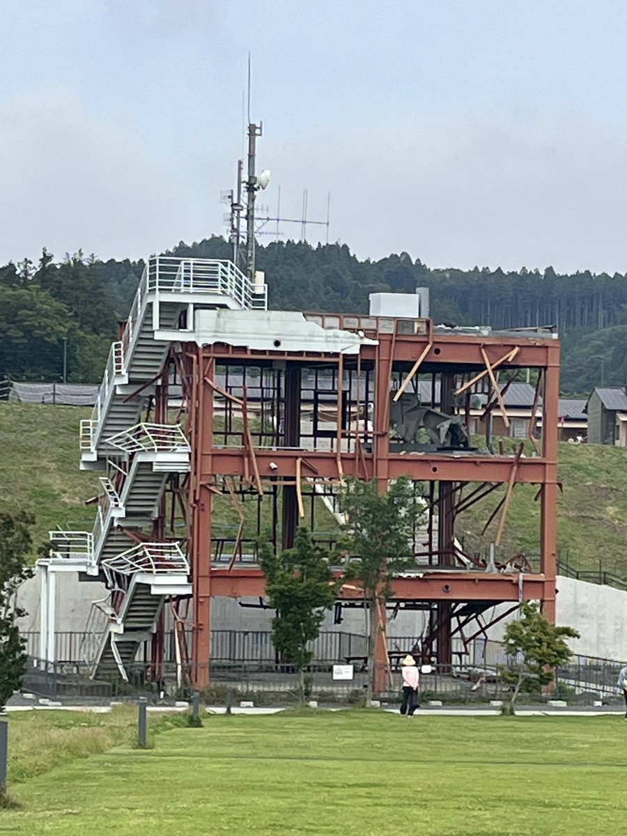 kumat1968's tweet photo. 保存しない方がいいという立場では決してないけれど、長く佇んでいると息苦しくなってきた。当然である。こんなところで平然としていられる人はいまい。 https://t.co/NuDXaZAxtj