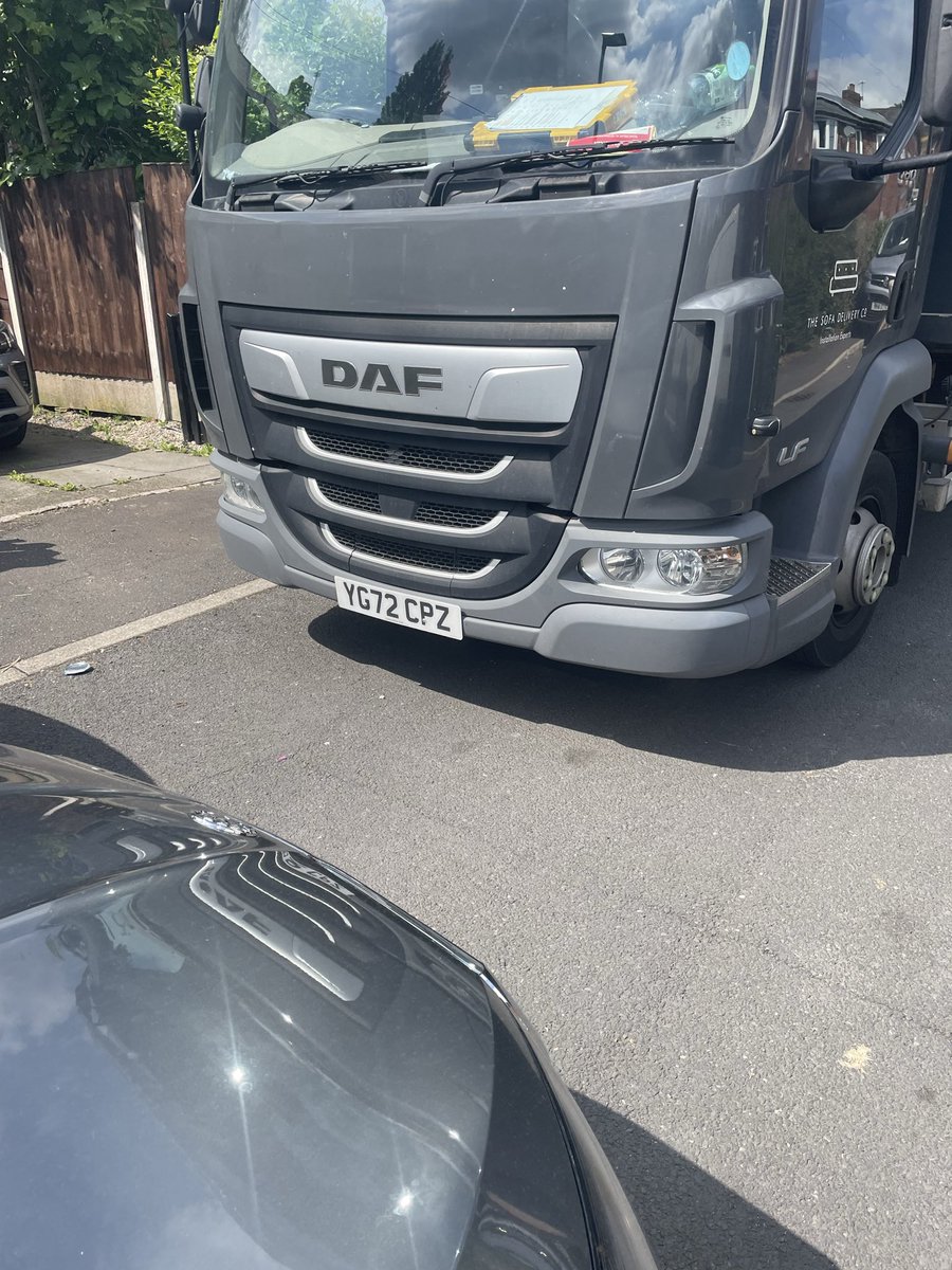 StashBingham's tweet photo. @thesofaandchair The parking there from your staff, also lovely attitude telling me to F off because I had a medical emergency and wanted to leave to get it, road is a cul-de-sac and block half the street by being idiots with such top tier parking and the 20 mins it took to get the sofa delivered https://t.co/A5yNddDRjk