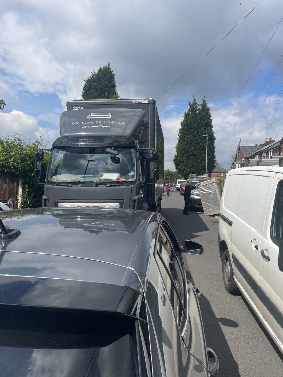 StashBingham's tweet photo. @thesofaandchair The parking there from your staff, also lovely attitude telling me to F off because I had a medical emergency and wanted to leave to get it, road is a cul-de-sac and block half the street by being idiots with such top tier parking and the 20 mins it took to get the sofa delivered https://t.co/A5yNddDRjk