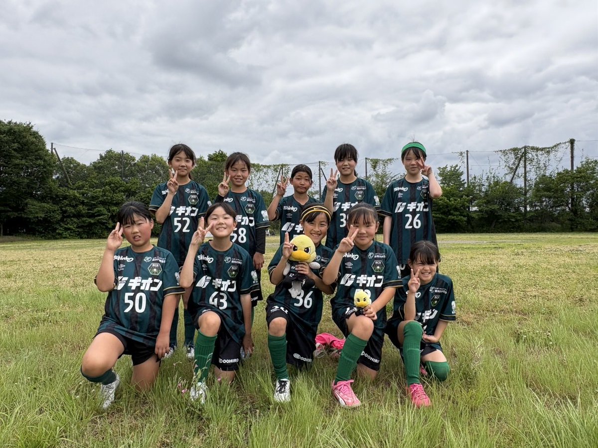 SCS_academy's tweet photo. 🟩⬛️スクール交流戦_女子
#SC相模原FIORE の交流戦にスクール所属U12の選手たちも参加しました⚽️

戸惑う場面もありましたが、次第に良いプレーやチームワークも高まり、とても楽しんでいました👍
#FCふじざくら山梨 の皆様、対戦ありがとうございました😊

#SC相模原
#サッカースクール
#女子サッカー https://t.co/KqrxNaAHzv