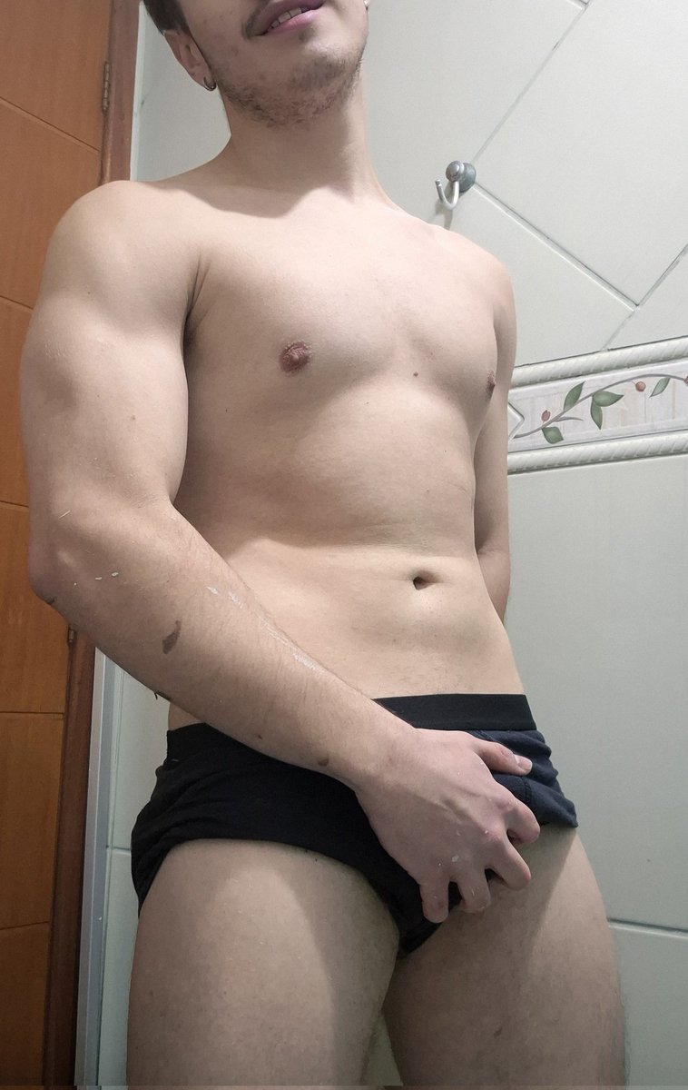 Zefiro4fun's tweet photo. Kkkk tirei essa antes do banho ontem, tava pintando a casa o dia inteiro kkkkk(nem deu tempo dd ir treinar) https://t.co/5UUo0XbHNc