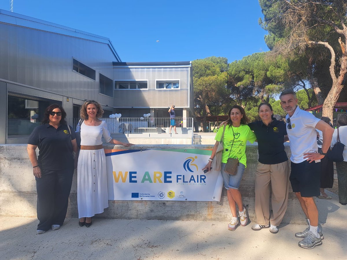 ClusterAeice's tweet photo. 🏅 Ana Belén Hernández, vicepresidenta de @ClusterAeice y directora de @RehabCrolec, ha participado en el Open Day del proyecto europeo #FLAIR.
Una gran jornada de deporte inclusivo para compartir experiencias y disfrutar del deporte en igualdad de oportunidades. https://t.co/zwdQm5eyrd