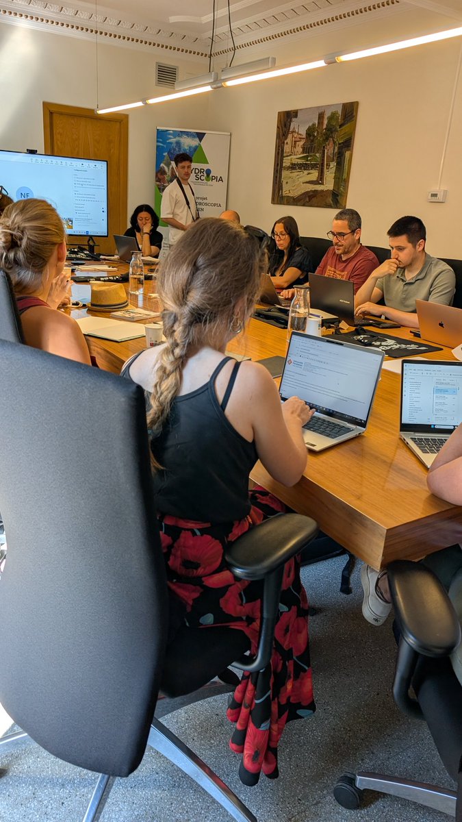 CCRipolles's tweet photo. Fomentar el patrimoni lligat a l'aigua i el turisme regeneratiu i sostenible és un dels objectius de la xarxa #Hydroscòpia. Acollim una reunió de treball d'aquest projecte transfronterer liderat per l'Aj. de Canet de Rosselló. El conseller Joan Sarria ha donat la benvinguda. https://t.co/gIY0XA9Uix