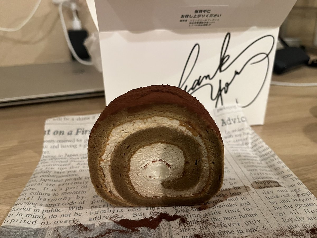 yasEVO's tweet photo. このロールケーキの断面がいいね🤣
食べるのもったいないけど
食べるしかないよね🤣
寝る前のスイーツ🍰
#ロールケーキ
#断面
#寝る前のスイーツ https://t.co/kpSwzMHykQ
