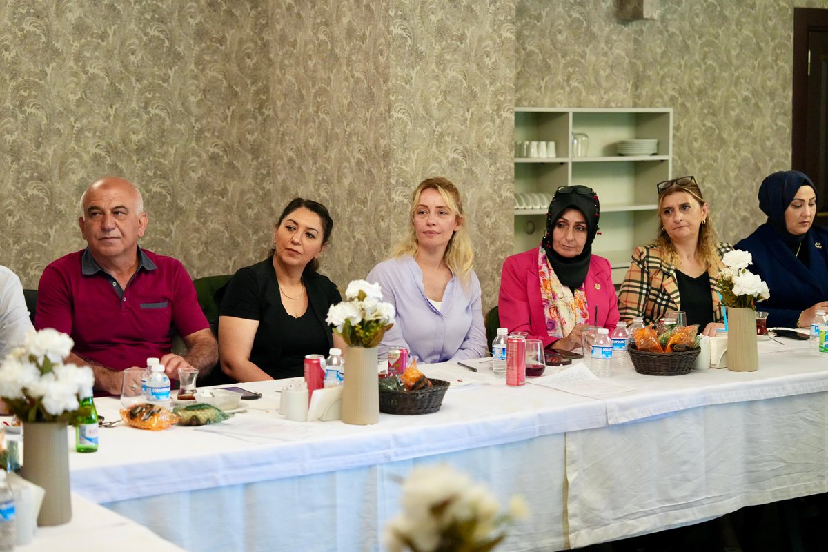 BBvolkanyilmaz's tweet photo. İlçe ilçe, mahallelerimizin kıymetli muhtarlarıyla bir araya gelmeye, İstanbullularla buluşmaya devam ediyoruz. Bugünkü programlarımıza Gaziosmanpaşa ilçemizle devam ettik.

“MHP İstanbul Muhtarları Dinliyor” program dizimiz kapsamında Gaziosmanpaşa’da görev yapan muhtarlarımızla yerel gelişmeleri değerlendirip, görüş alışverişinde bulunduk. 

Değerli katılım ve katkılarından dolayı muhtarlarımıza teşekkür ederim.