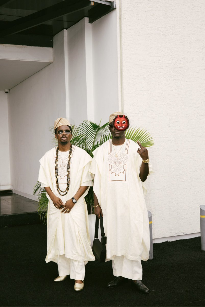 perlikspictures's tweet photo. very soon una go cun help me chop rice for my wedding too. 
make una no rush! but una go buy food. https://t.co/scZrQNHjWY