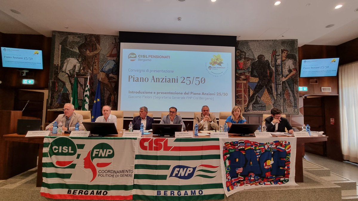 FnpCisl's tweet photo. Al convegno di presentazione del "Piano Anziani 25/50" della FNP CISL di Bergamo, il Segretario Generale Roberto Pezzani ha aperto il suo intervento con una fotografia lucida e senza sconti sul nostro presente: “Il problema dell’Italia non è che gli anziani aumentano. Il problema è che stiamo invecchiando senza aver ancora ripensato, riprogettato la società. Siamo dentro un Paese nuovo con strumenti progettati per il Paese di ieri”.

Città nate per un'altra epoca e servizi pensati per strutture familiari ormai superate impongono di scuotere il dibattito pubblico e porsi domande fondamentali: “Come vogliamo vivere nel 2050? Che società vogliamo essere tra 10-15-20 anni?”.

La sfida lanciata da Bergamo diventa così il manifesto per il futuro di tutto il sindacato, una promessa di prossimità e di cura per le nostre comunità.

“Il futuro non si aspetta, si prepara. E, nel mentre, la vita non va in pensione, va avanti. Preparare il futuro significa costruire comunità nelle quali la longevità sia considerata una risorsa, la fragilità non diventi esclusione e nessuno venga lasciato solo. Se sapremo raccogliere questa sfida, avremo costruito un Paese migliore per tutti”.

Un ringraziamento alla @fnpcislbergamo e al Segretario Giacomo Meloni per aver trasformato la riflessione in responsabilità collettiva.

Al convegno, arricchito dall'analisi di Antonio Bonaldi, hanno partecipato Marcella Messina, Fabio Nava, Davide Casati ed Elena Lucchini nella tavola rotonda coordinata da Mario Barboni.

#FNPCISL