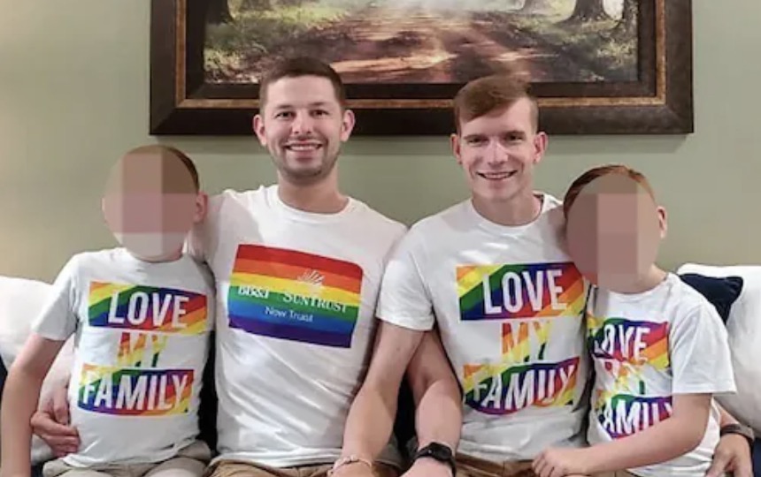 miekelieke's tweet photo. 4 mannelijke gay pleeggezinnen. 4 keer fout gegaan. 

Het kindje rechtsboven is gestikt en overleden.

Geen mannen als pleeg- of adoptieouders.
Geen mannen in de kinderopvang.
Geen mannen in de onderbouw van scholen.

Genoeg met deze waanzin.
Bescherm de kinderen. https://t.co/xGO3kOGHSF