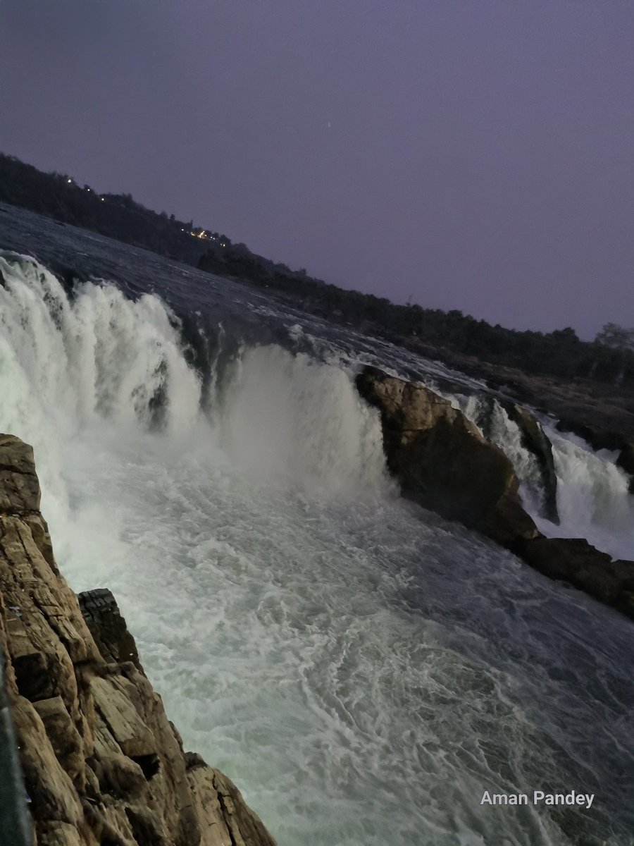 heyyitzaman's tweet photo. #WaterfallWednesday https://t.co/KSSWrZ5TXW